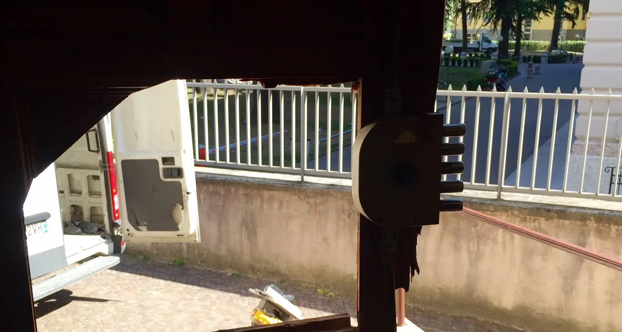 Ladri in chiesa per le monetine porte devastate al Santissimo
