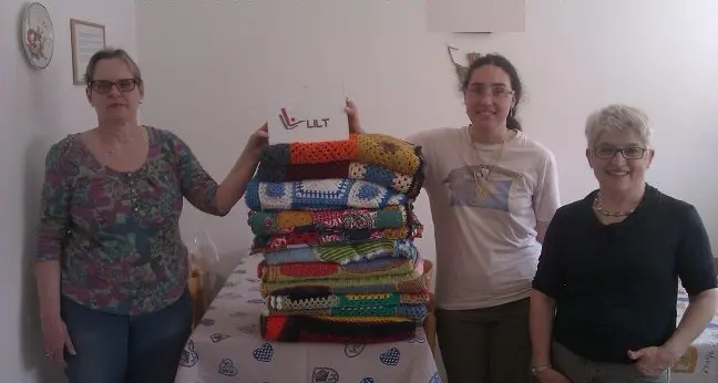 Sferruzzando insieme, per solidarietà