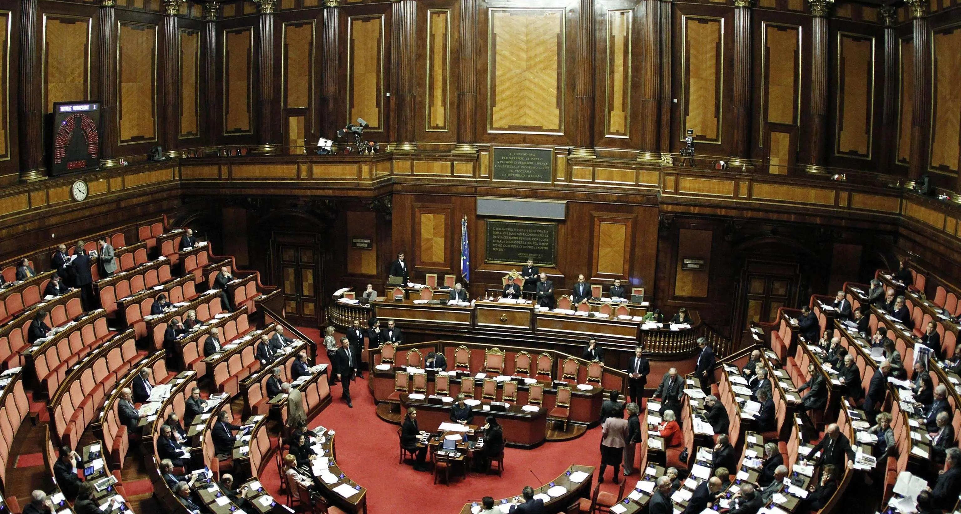 Via l'indennità ai senatori Arriva il primo via libera