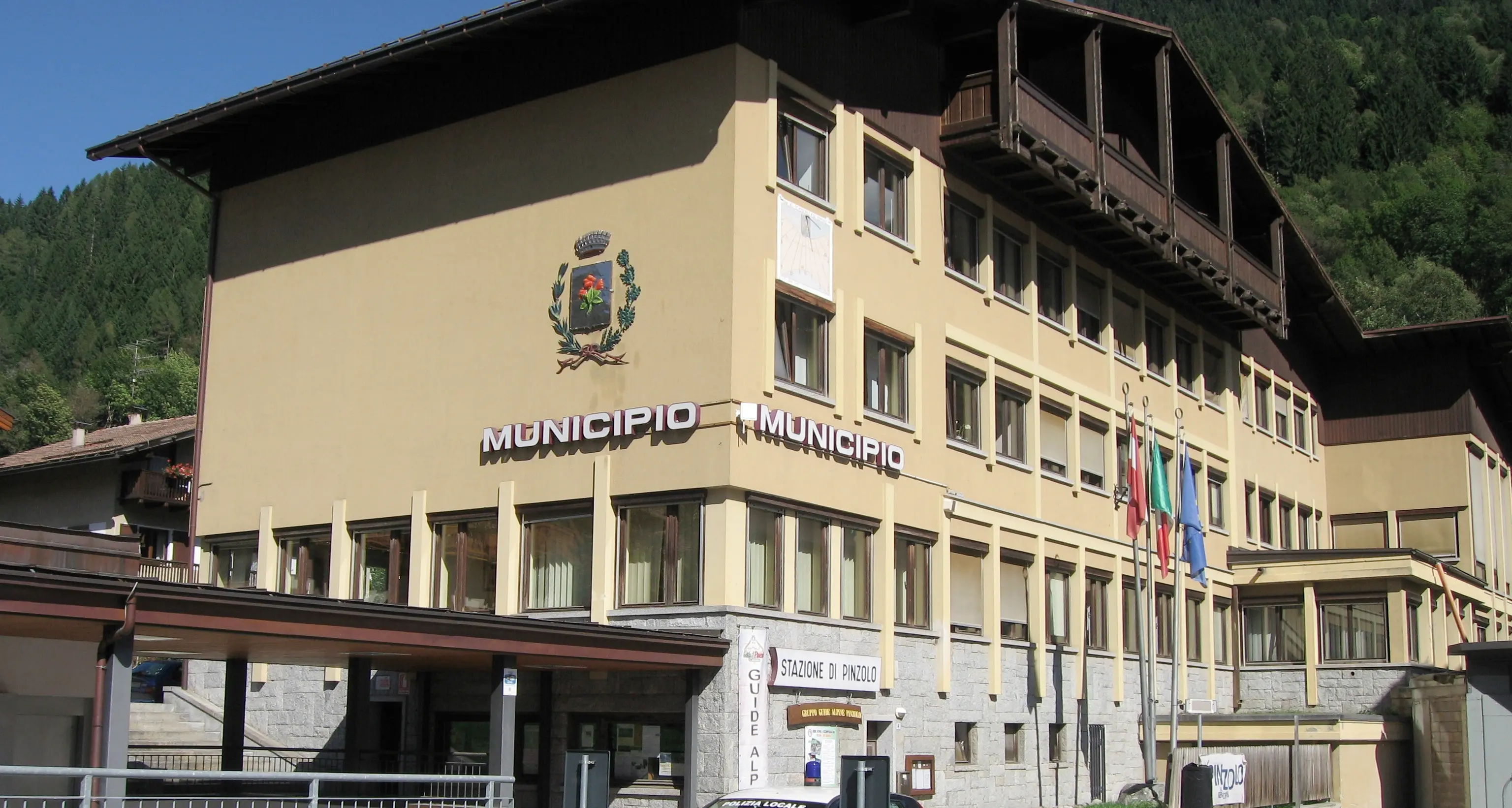 Pinzolo, vigile urbano al lavoro: ma è stato condannato