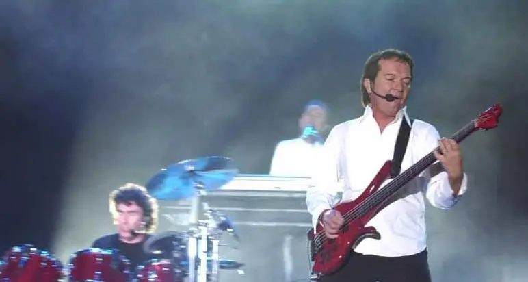 Red Canzian sul palco a Bolzano dopo l'operazione al cuore