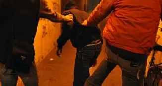 Adolescenti picchiati in piazza Venezia da un gruppetto di ragazzi sudamericani