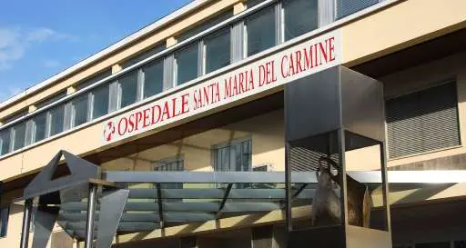 Le sale d'aspetto dell'ospedale diventano rifugi per clochard