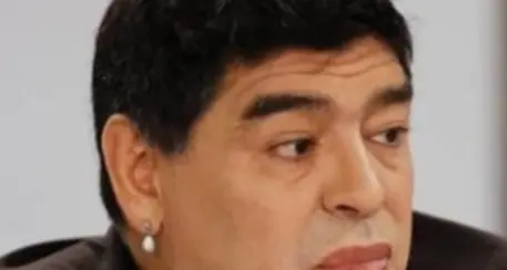 Maradona dopo il lifting, nuovo look che spiazza