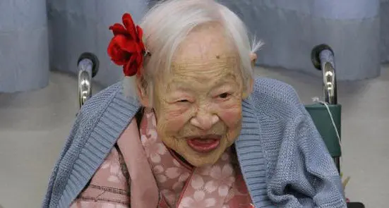 Auguri nonna Misao Okawa; la donna più vecchia al mondo compie 117 anni