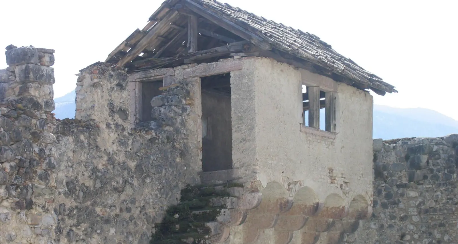 Appello alla Provincia per Castel Belasi