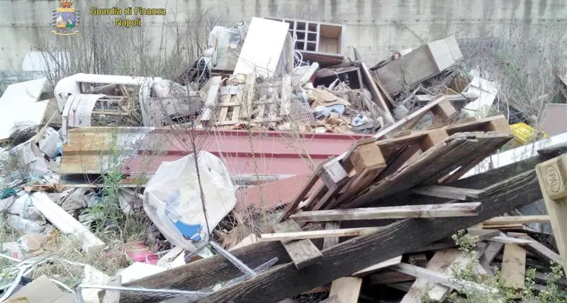 Campania, sequestrati discarica abusiva e 12 milioni di prodotti