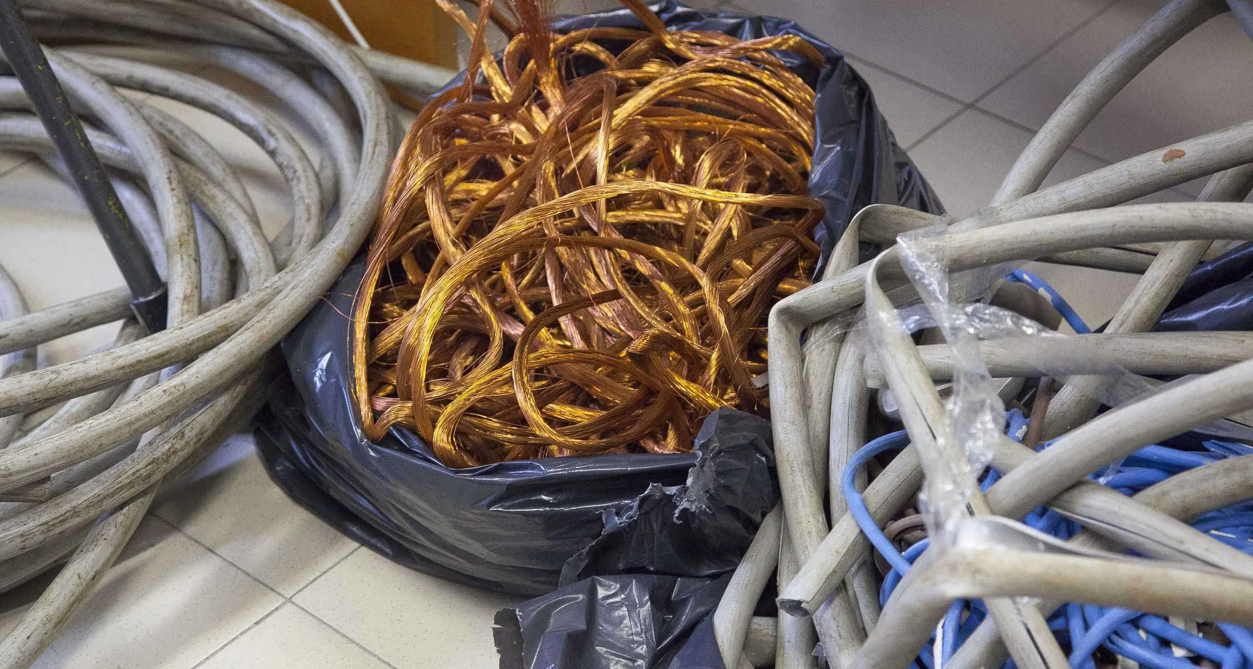 Furto di rame, denunciati in quattro