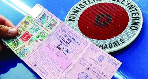 Polizia stradale sequestra una ventina di patenti false
