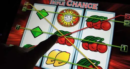 Bolzano, la polizia scopre un 16enne al videopoker