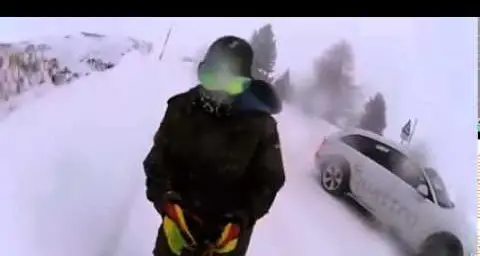 Visintin, campione di snowboard si fa trainare da un'auto