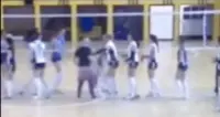 Volley, giocatrice aggredita. Ecco il video del tifoso violento