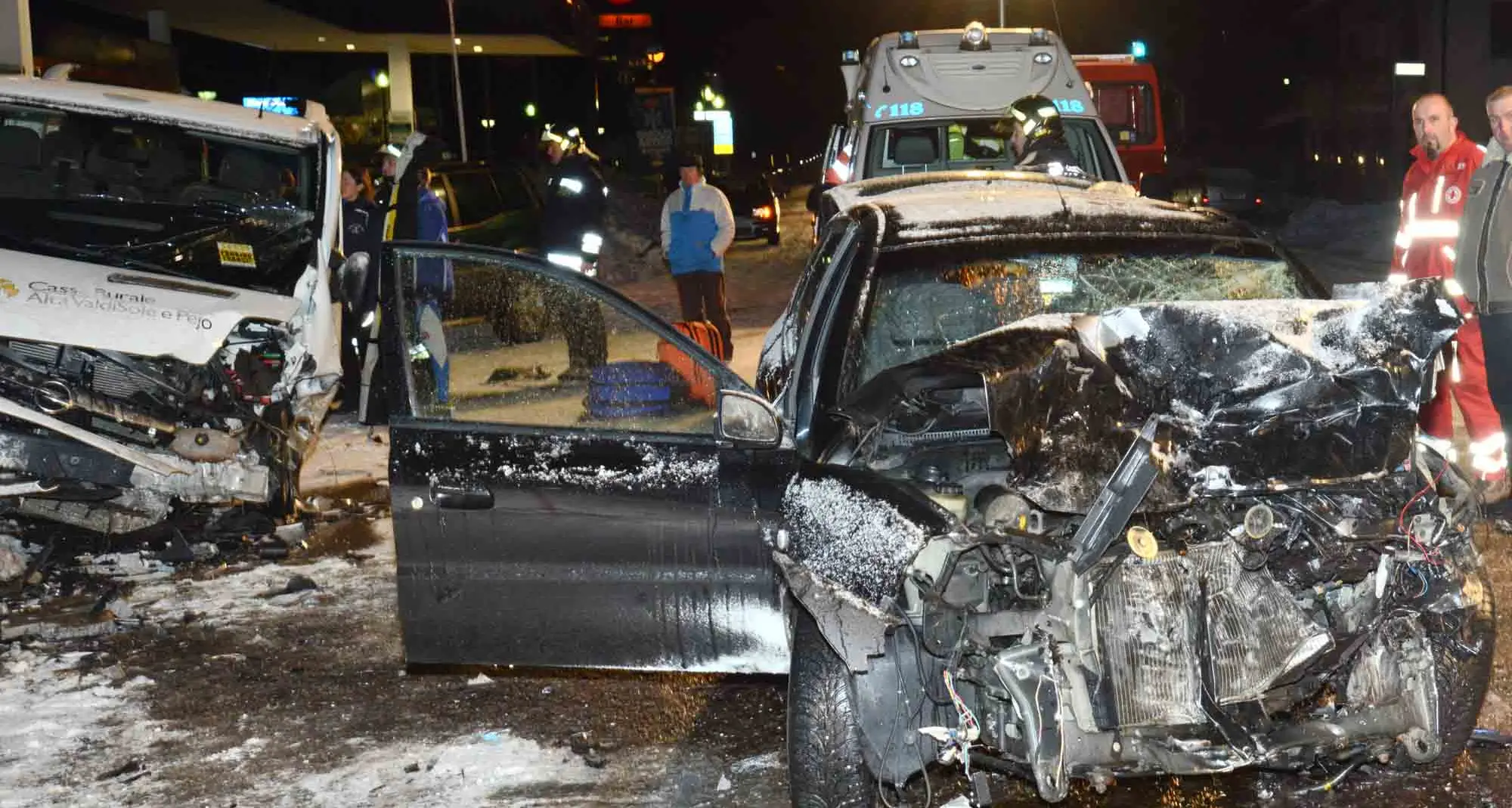Val di Sole, scontro bus-auto Nove persone coinvolte, due gravi