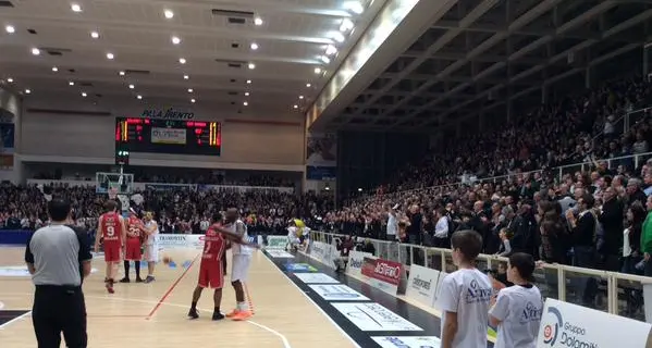 La grande sfida: ore 20,30. Aquila Basket-Armani Milano