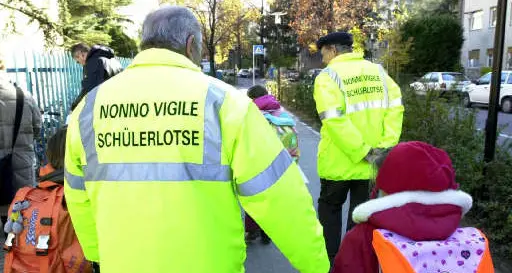 Nonni vigili, ma sono extracomunitari A Rovereto arrivano i disoccupati 50enni