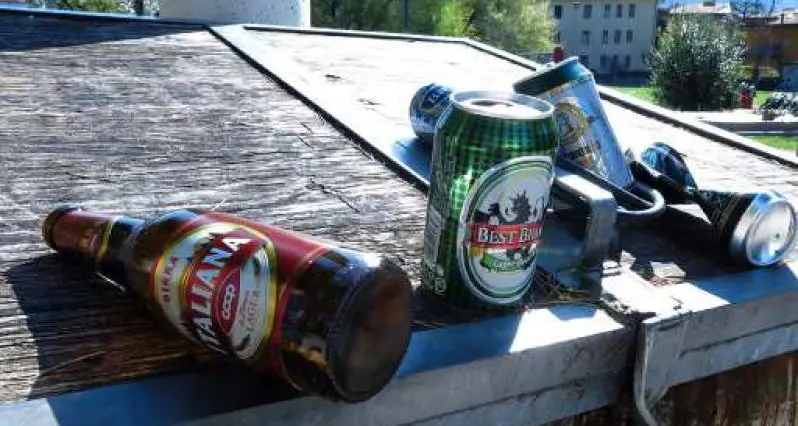 Linea dura del Comune di Trento: niente alcol in 33 parchi della città