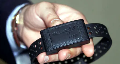 Rapinatore agli arresti domiciliari con il braccialetto elettronico