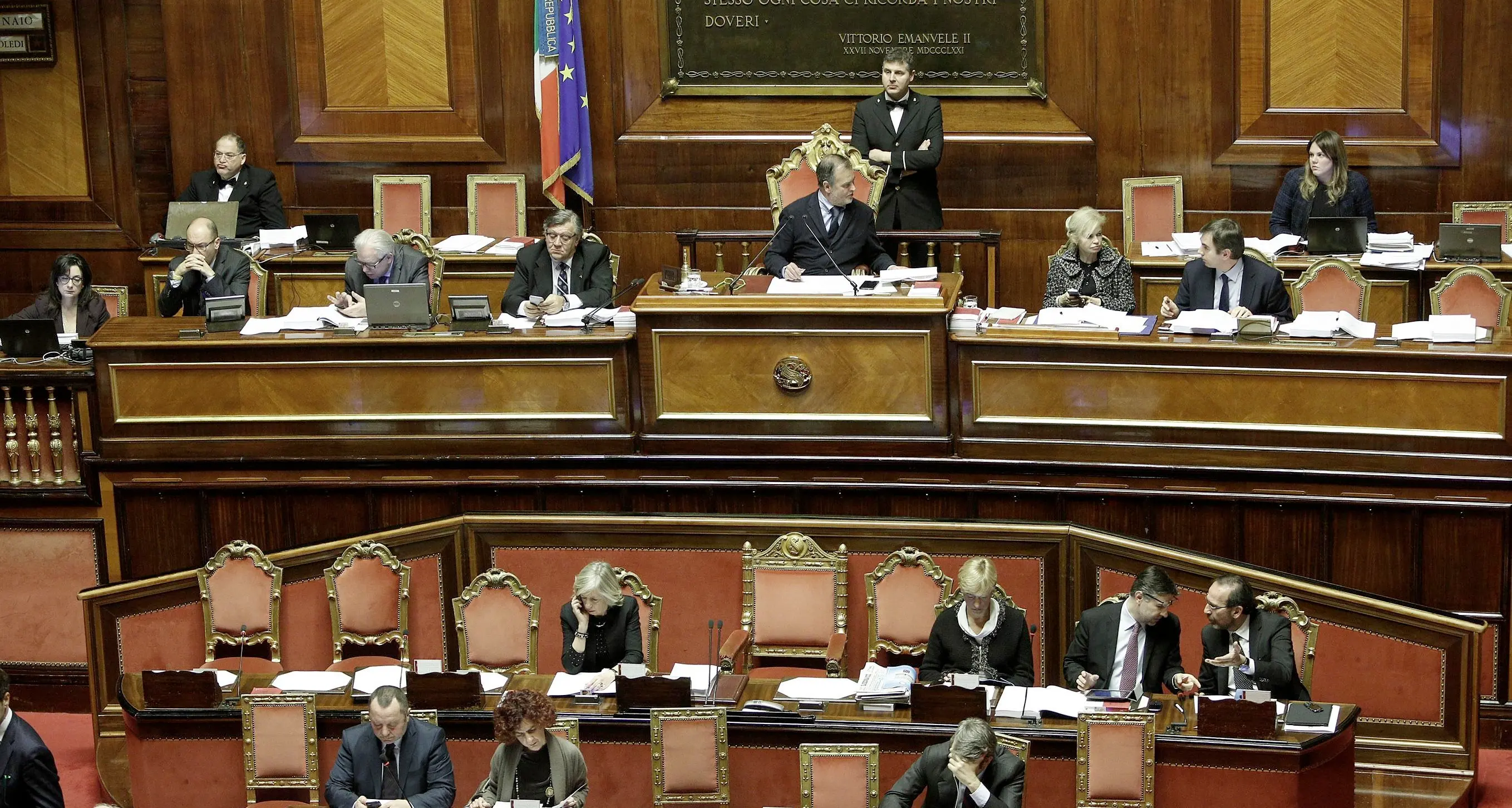 Berlusconi salva l'Italicum minoranza Pd sulle barricate