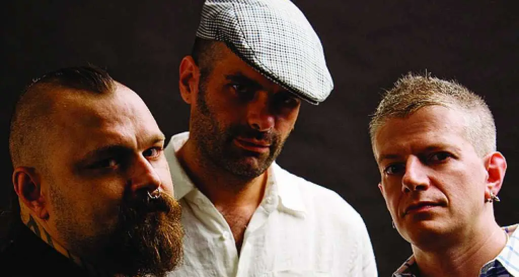 Presentazione al Bruno di «Curre curre guaglió», storia dei 99 Posse
