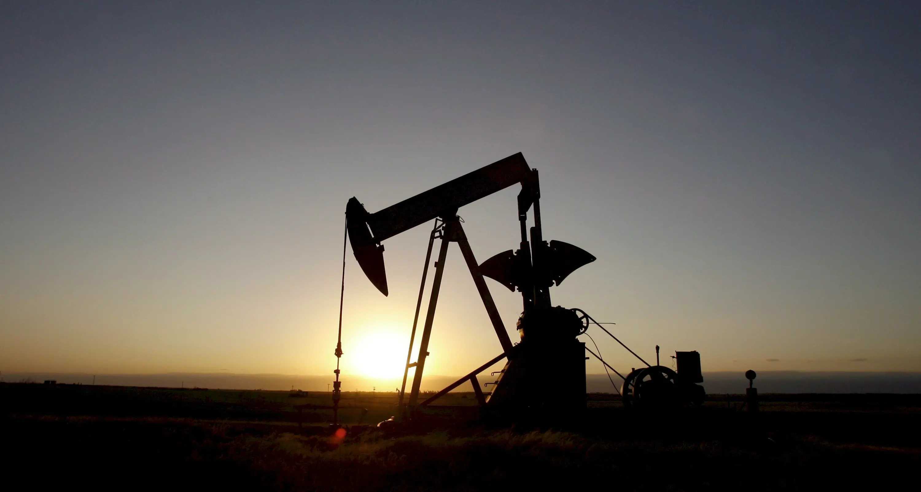 Crolla il prezzo del petrolio: 20 $ in meno e il Pil sale di mezzo punto