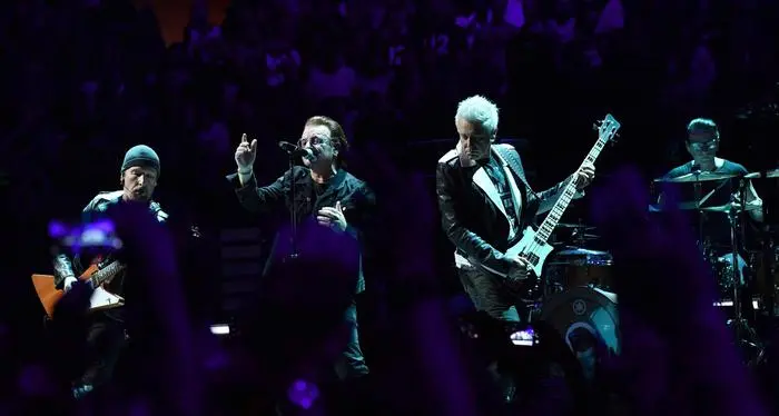 «Folgorato» dagli U2 il teologo scrive un libro sul rock per amare la Bibbia