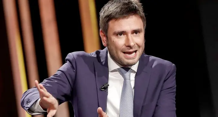 Di Battista: «Se governo cade deroga a limite due mandati»