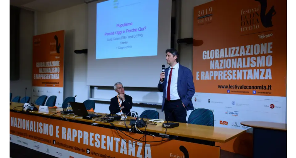 Guiso: così i populisti giocano sulle emergenze per ottenere consensi