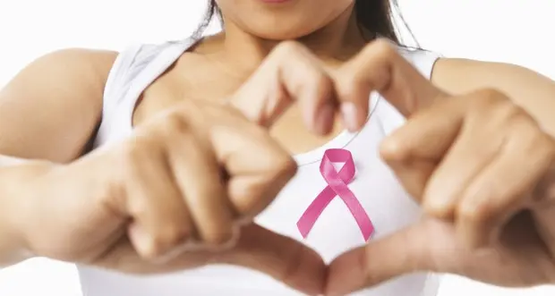 Tumore al seno, una nuova cura aumenta sopravvivenza delle giovani