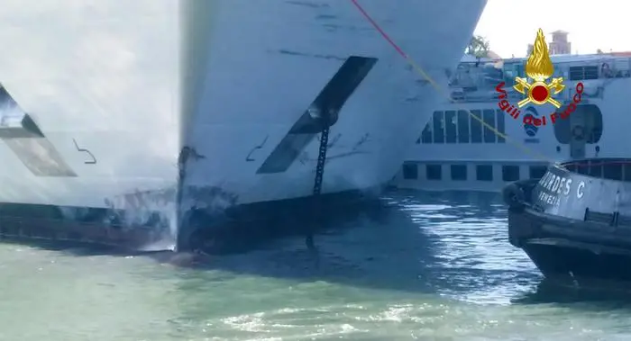 Venezia, incidente vaporetto