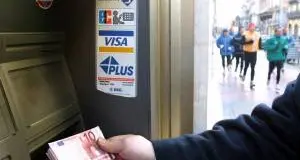 Derubata dal «finto» amico Via dal conto 9.800 euro
