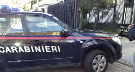 Ubriaco, calci e pugni ai carabinieri. In cella nella notte un 23enne albanese