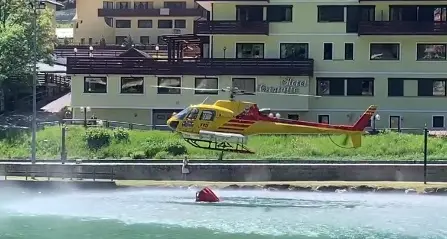 Mavignola, incendio nei boschi: in azione in questi istanti anche l'elicottero