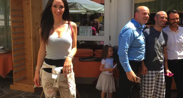 Tutti pazzi per Marco Melandri e per la compagna trentina