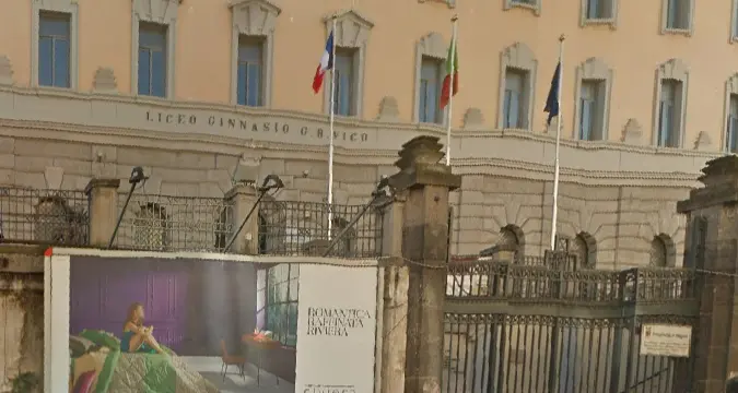 Accusato di molestie su studentesse Si uccide il prof di liceo arrestato