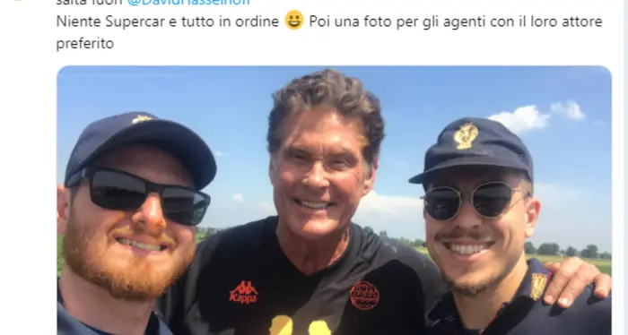 «Il nostro eroe», selfie degli agenti della stradale con David Hasselhoff