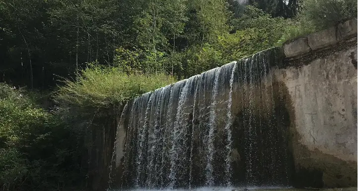 Centa, costruiscono teleferica sul torrente L'albero cede e un tredicenne precipita Soccorsi in elicottero: il ragazzo è grave