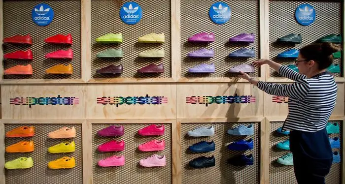 Adidas perde la battaglia del marchio con le 3 righe