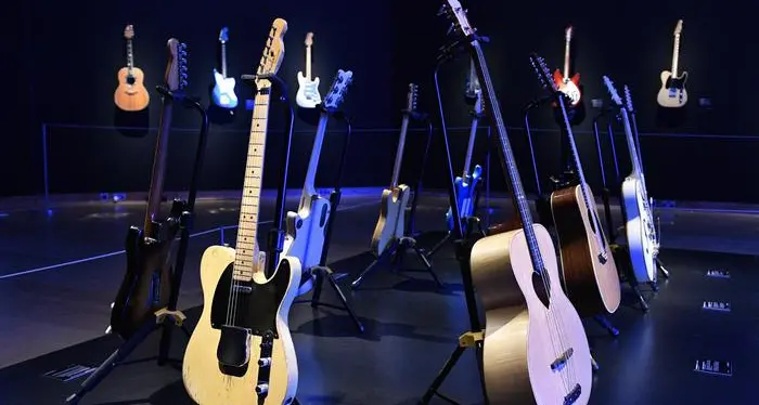 Asta da record per le chitarre appartenute a David Gilmour: vendute per la causa del clima