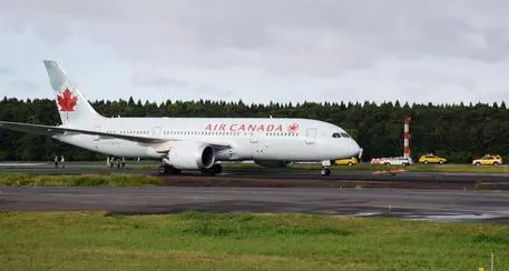 Si addormenta sull'aereo e si risveglia da sola: Canada, «dimenticata» dopo l'atterraggio
