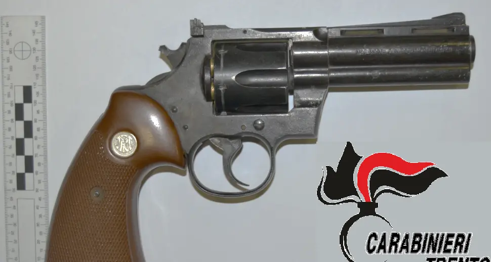 Passamontagna e pistola in pugno tenta di rapinare la sala slot Arrestato: era il secondo colpo