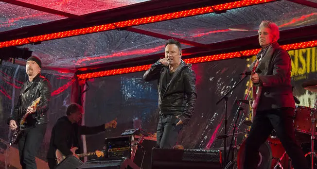 Non c'è Bono, con gli U2 ecco Springsteen e Chris Martin