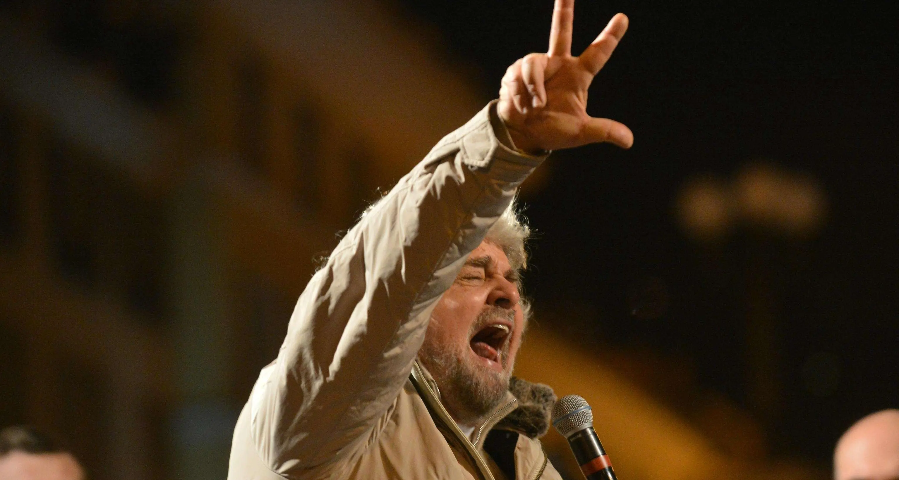 Tutti contro i grillini «Sono degli eversori»