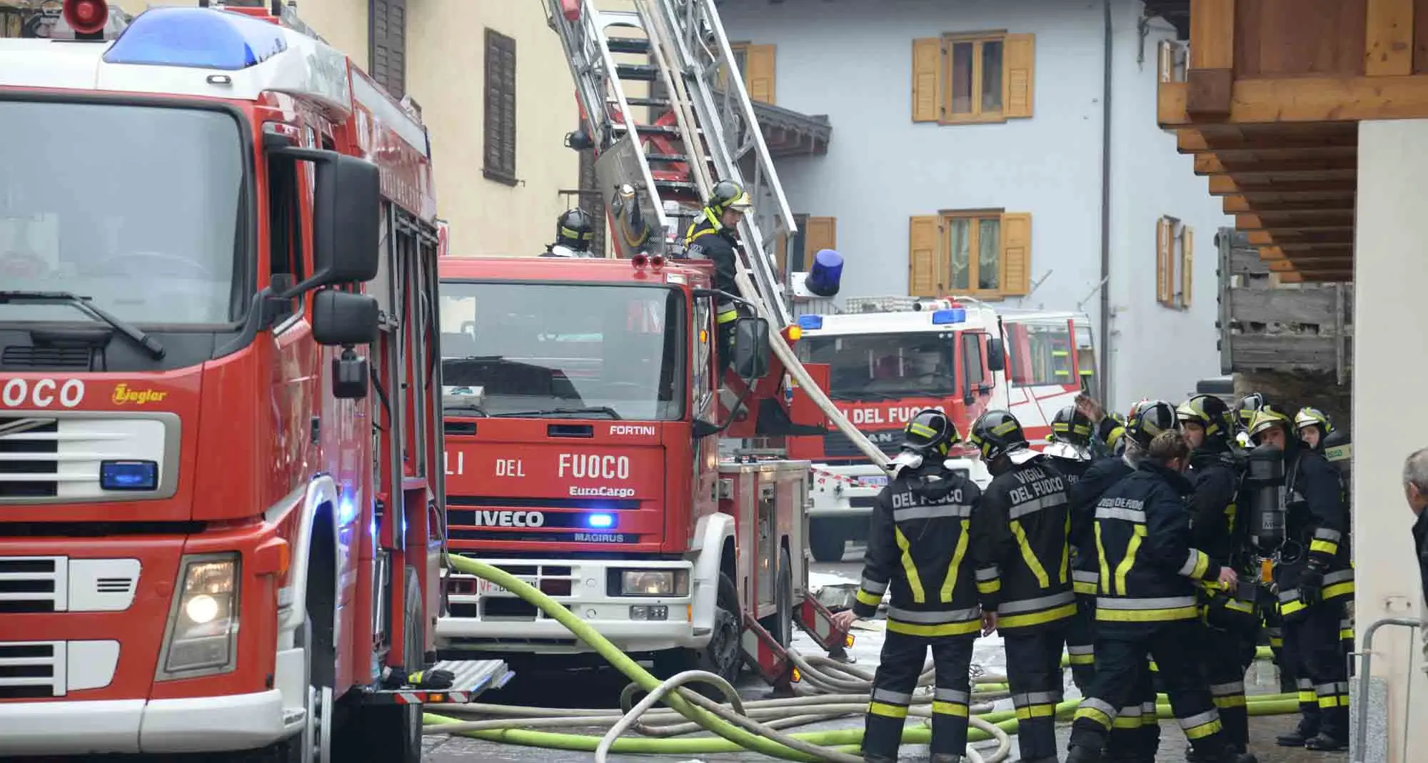 Val di Rabbi, tetto in fiamme a San Bernardo