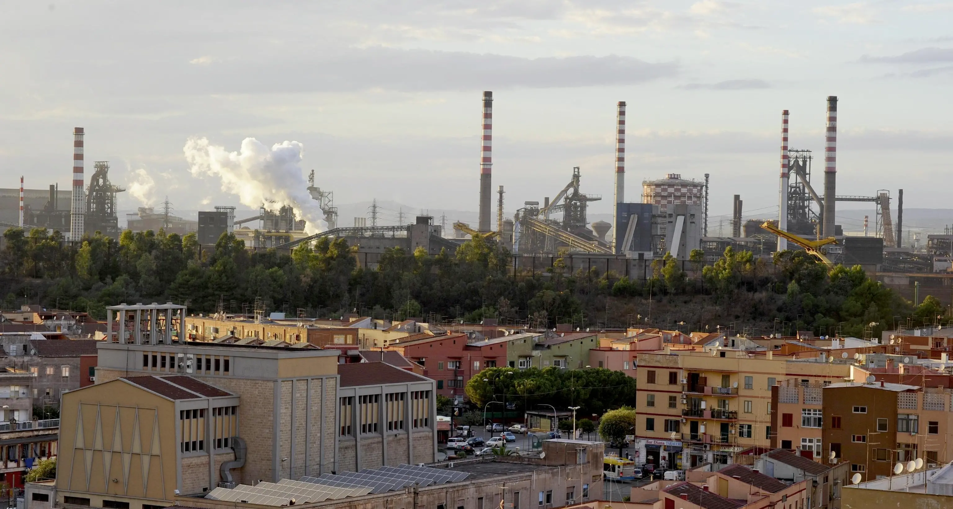 Taranto, incendiato il bar della candidata sindaco
