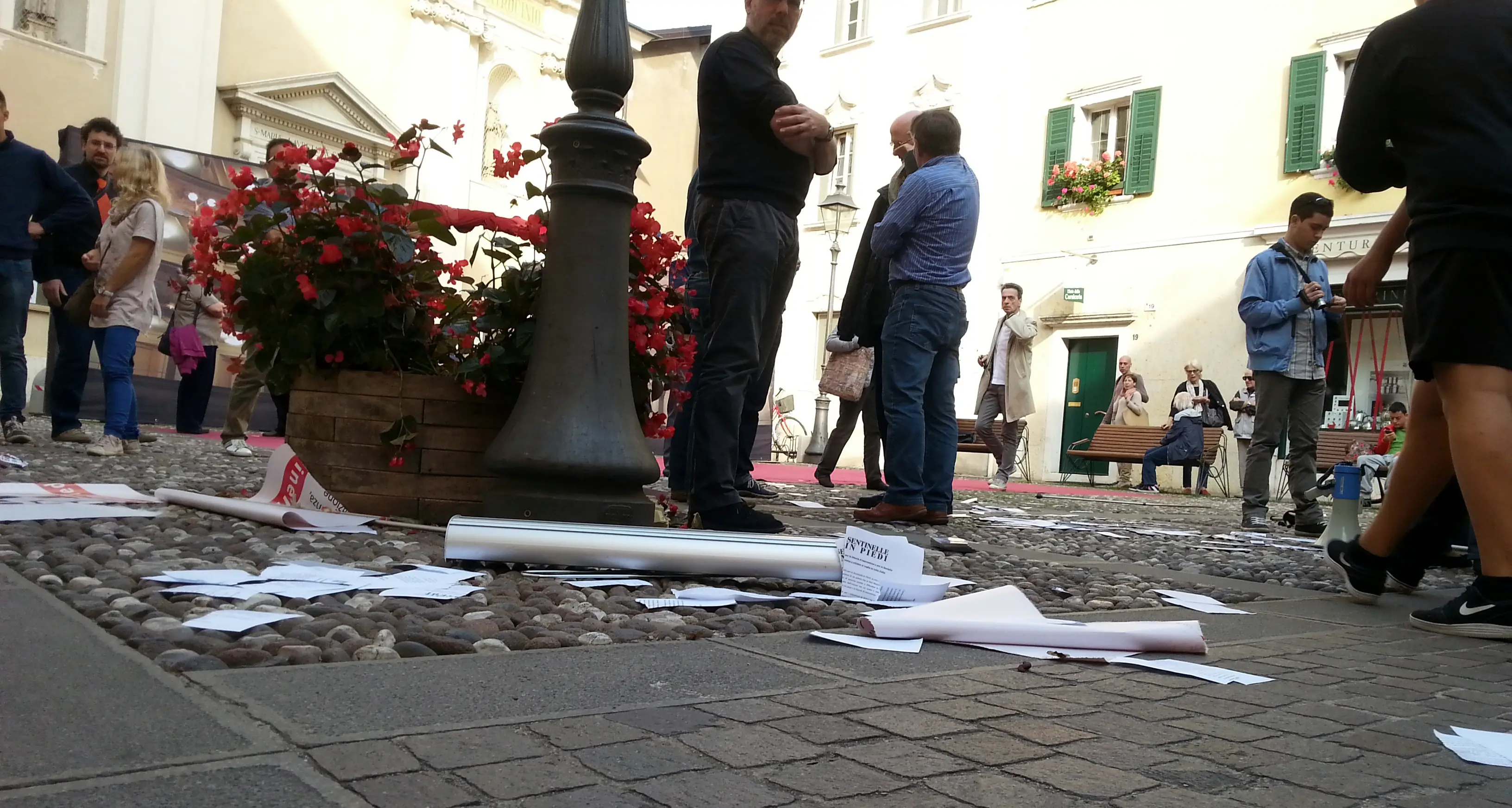 Attacco anarchico a Rovereto. Un sacerdote finisce in ospedale