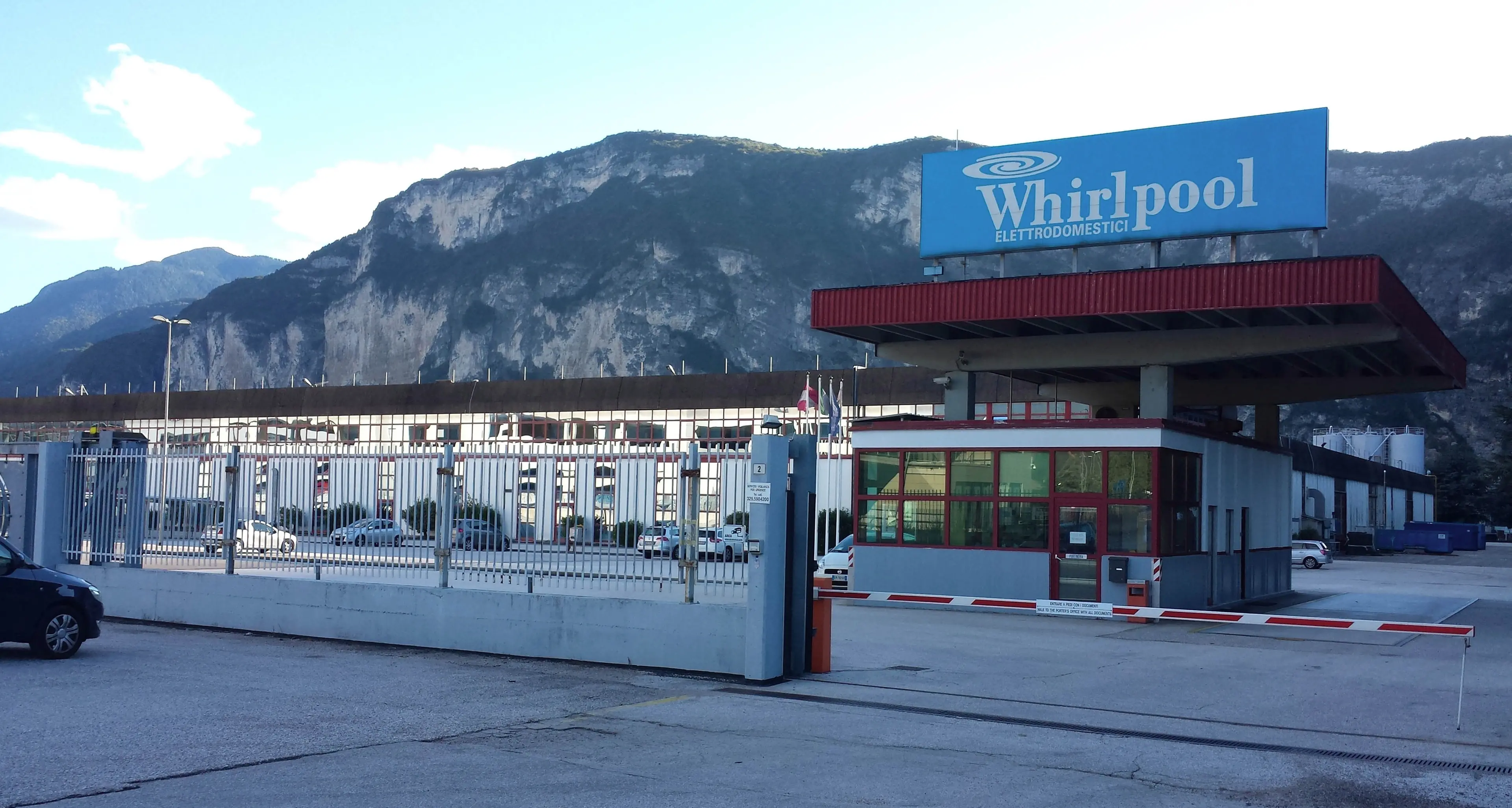 Whirlpool taglia ancora ma stavolta interviene il governo