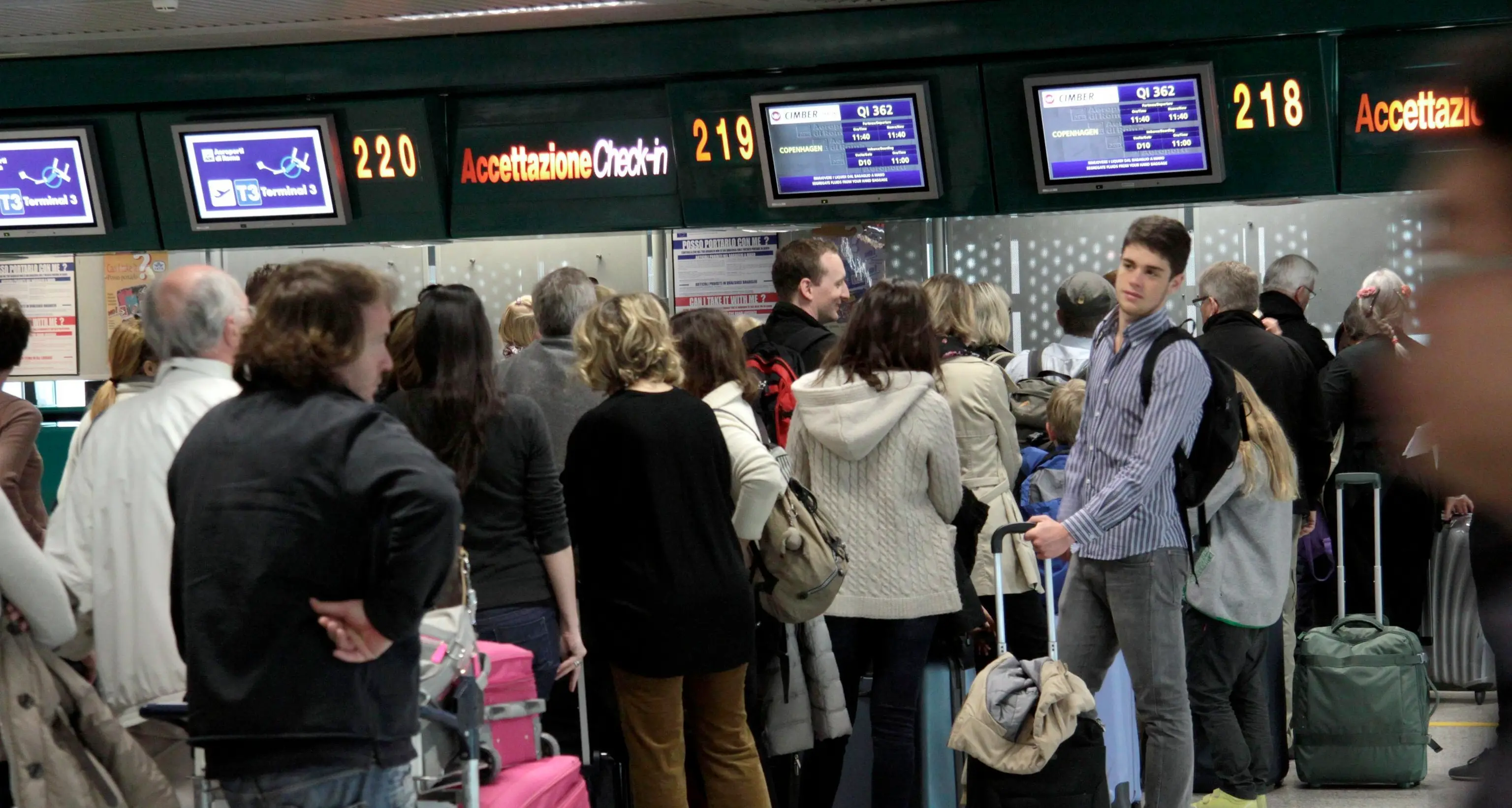 Tassa di 4 euro sui voli, la protesta delle associazioni di trasporto aereo