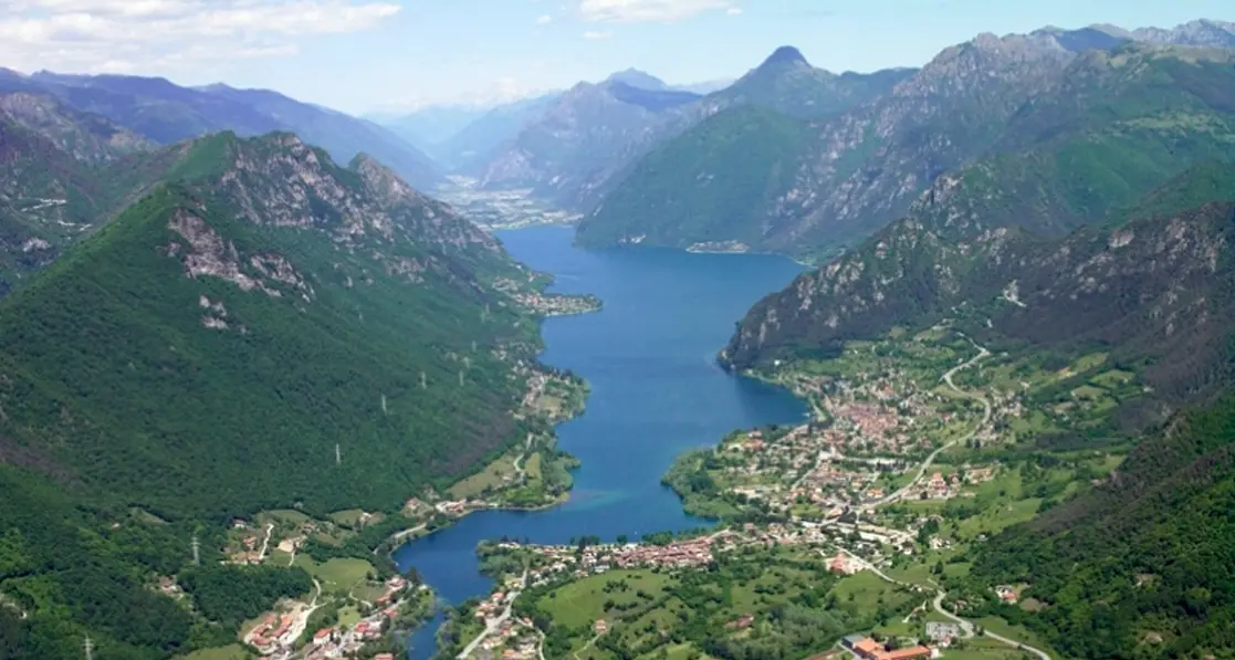 Parapendio nel lago d'Idro Ferito turista cinquantenne