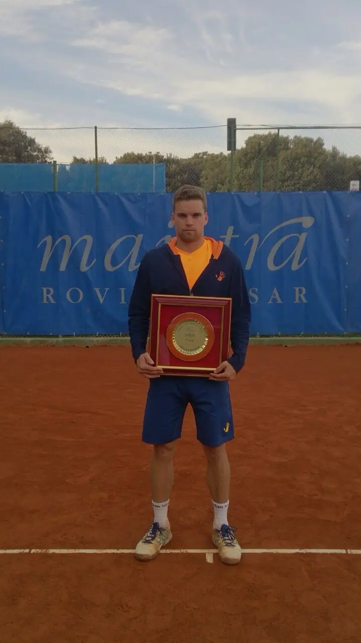 Tennis, il rivano Bellotti sul trono del torneo dell'Istria
