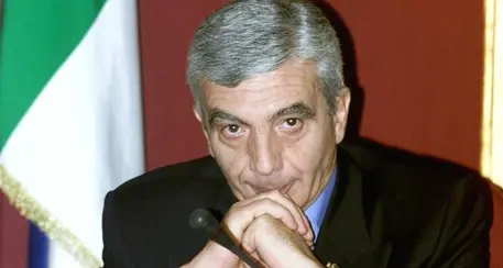 «Vergognoso che De Gennaro sia presidente di Finmeccanica»